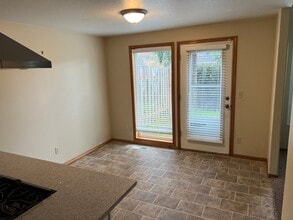 20456 SW Midline Street in Beaverton, OR - Foto de edificio - Building Photo