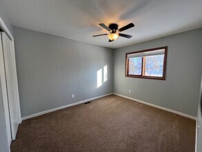 5660 W Hollywood Rd in Wasilla, AK - Building Photo - Building Photo