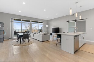 32 West in Cleveland, OH - Building Photo