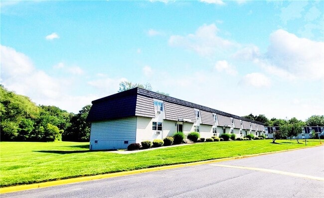 3 White Gate Rd in Wappingers Falls, NY - Building Photo - Building Photo