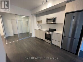 799 The Queensway in Toronto, ON - Building Photo - Building Photo