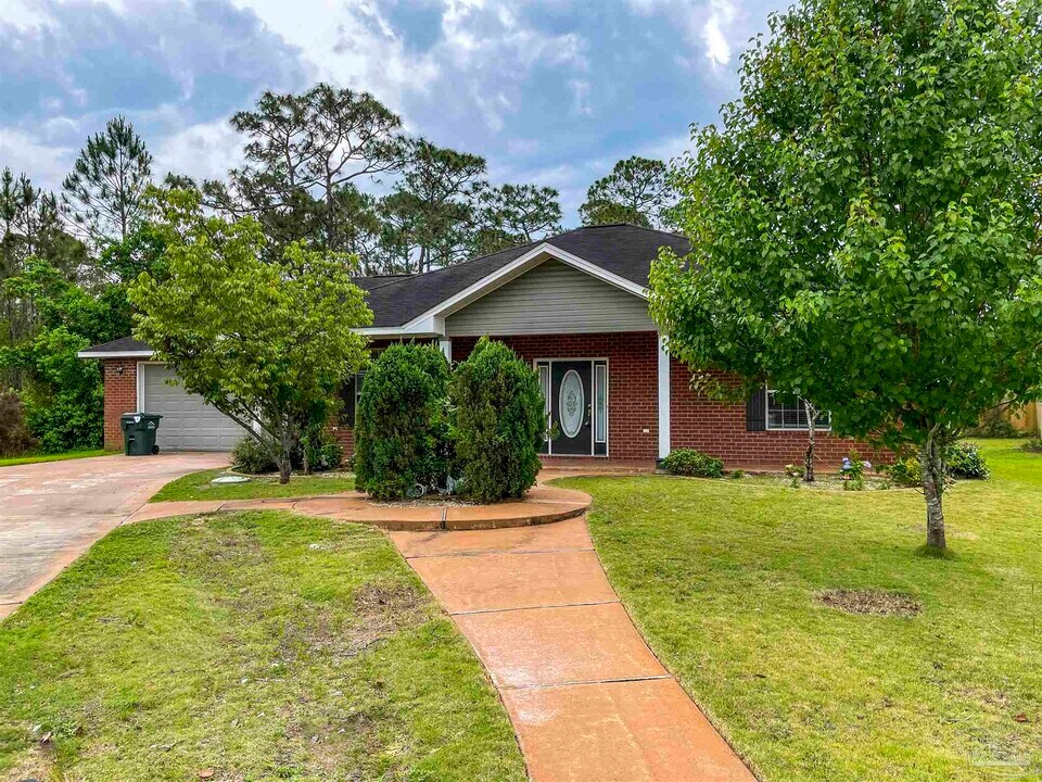 16601 Egret Cir in Pensacola, FL - Building Photo