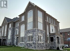 3 Temple Manor Rd in Brampton, ON - Building Photo