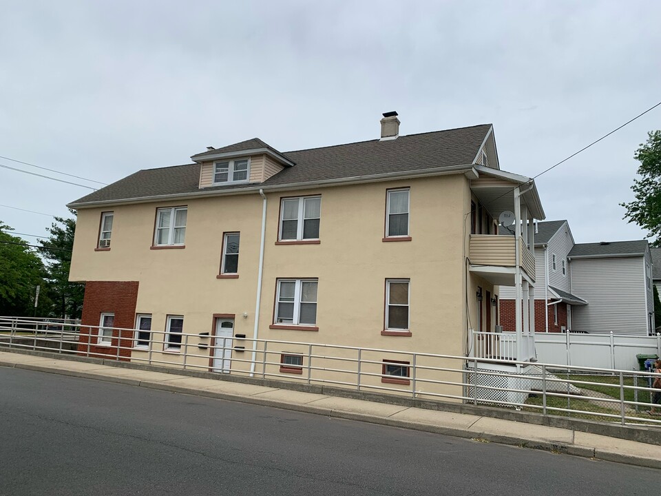 231 west price street, Unit Apt1 in Linden, NJ - Foto de edificio