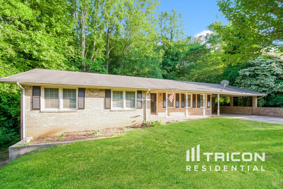 5555 Richland Dr in Douglasville, GA - Foto de edificio