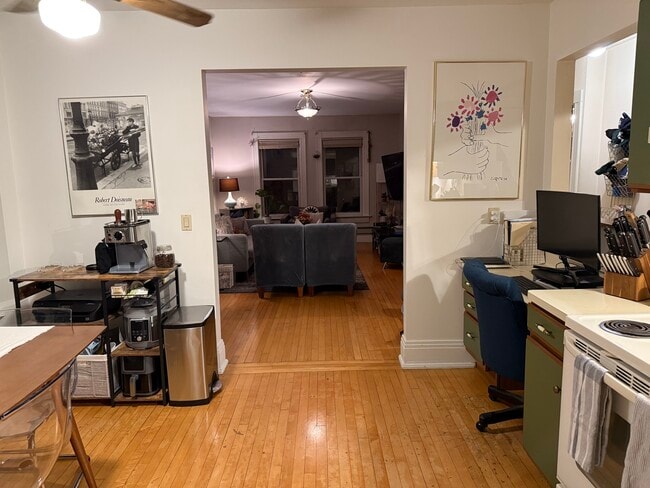 2582 N Cramer St, Unit Second floor in Milwaukee, WI - Foto de edificio - Building Photo