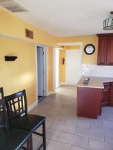 850 Bleecker St-Unit -3 in Utica, NY - Building Photo - Building Photo