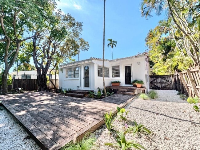 1921 SW 32nd Ct in Miami, FL - Building Photo - Building Photo