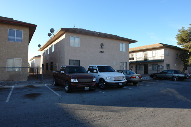 3431 E Cheyenne Ave in North Las Vegas, NV - Building Photo - Building Photo