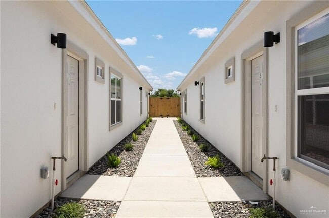 740 N Alamo Rd, Unit 17 in Alamo, TX - Building Photo - Building Photo