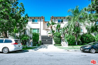 2307 Mira Vista Ave in Montrose, CA - Foto de edificio - Building Photo