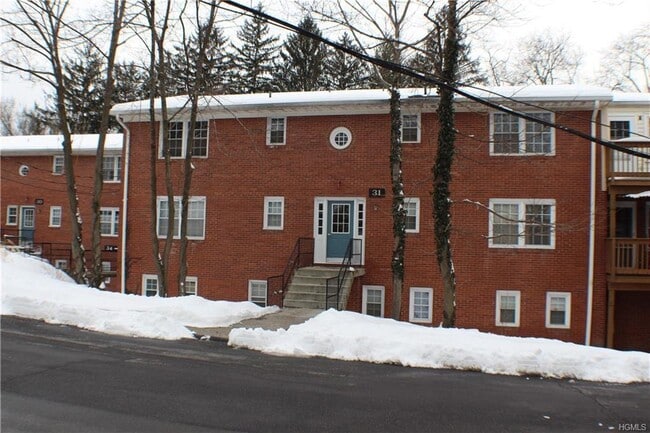 property at 31 Huguenot St