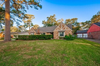 10146 Whiteside Ln in Houston, TX - Foto de edificio - Building Photo