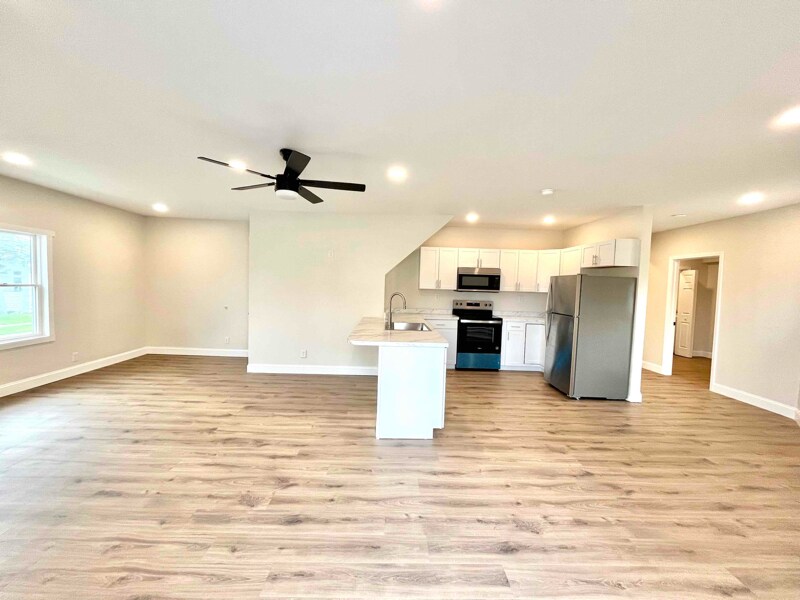 62 East Ave in Hilton, NY - Building Photo
