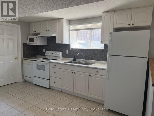 1387 Marshall Crescent in Milton, ON - Building Photo - Building Photo