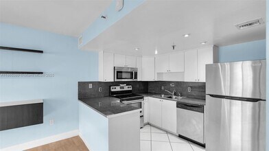 10661 SW 108th Ave in Miami, FL - Building Photo - Building Photo