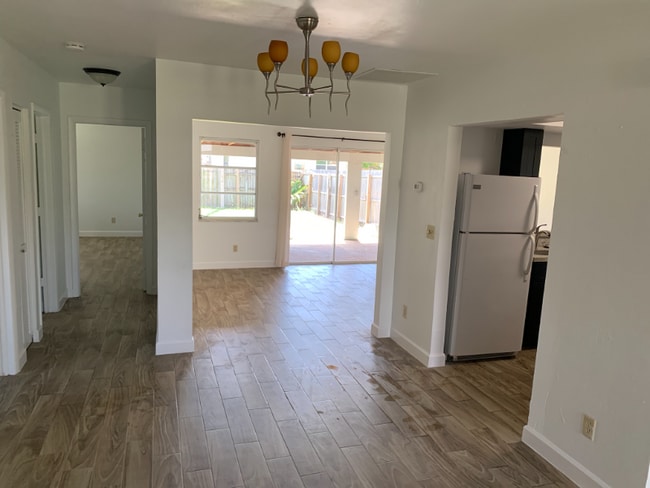 778 93rd Ave N in Naples, FL - Foto de edificio - Building Photo