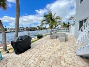 1705 N Riverside Dr, Unit 7 in Pompano Beach, FL - Building Photo - Building Photo