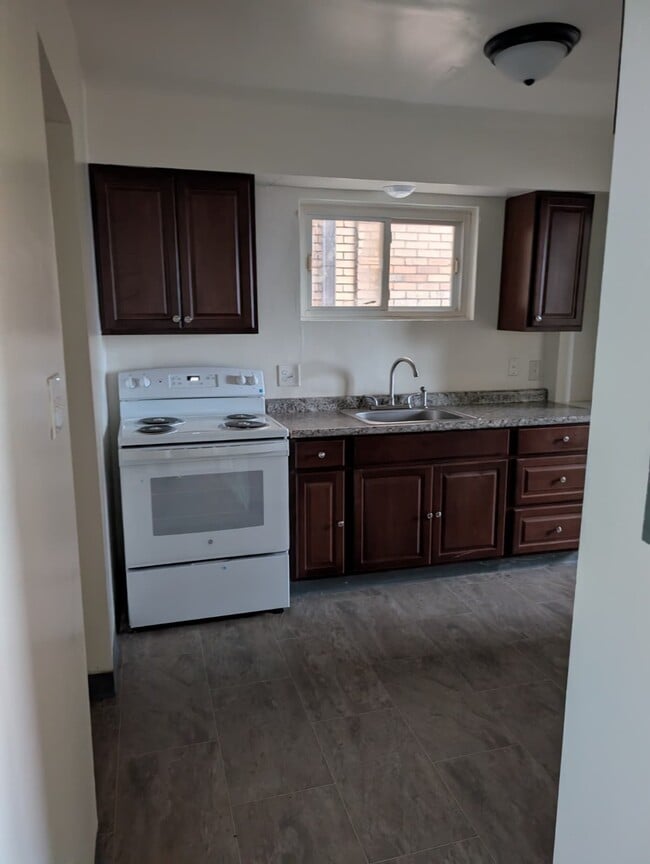 2314 Broadway Ave in Pittsburgh, PA - Foto de edificio - Building Photo