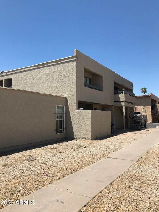 2678 N 43rd Ave-Unit -B in Phoenix, AZ - Building Photo - Building Photo