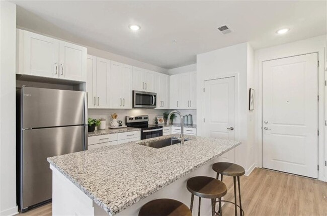 550 Webb Gin House Rd in Lawrenceville, GA - Building Photo - Building Photo