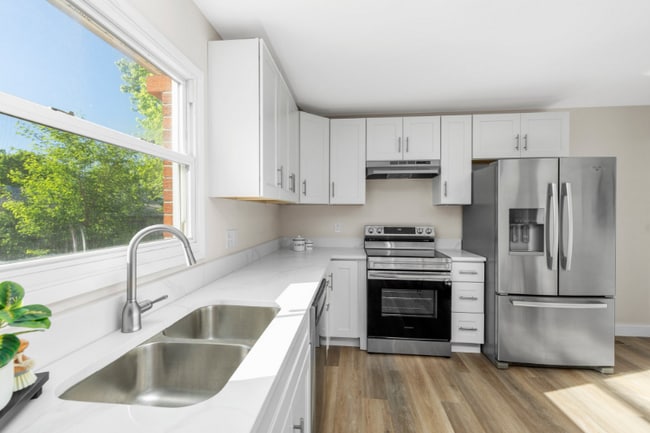 2 Oak Point Ct in St. Peters, MO - Building Photo - Building Photo