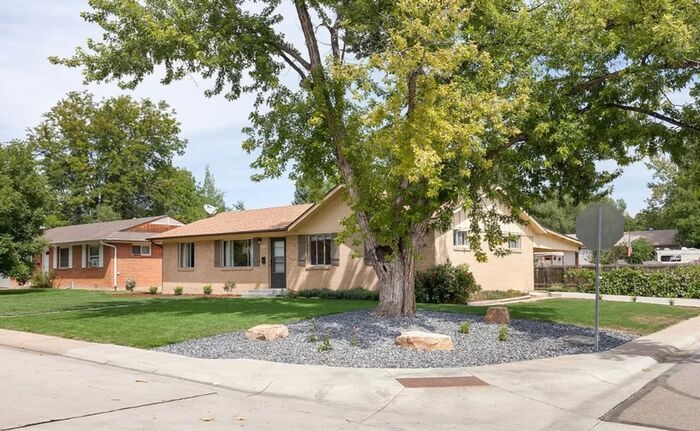 1036 Castlerock Dr in Fort Collins, CO - Foto de edificio