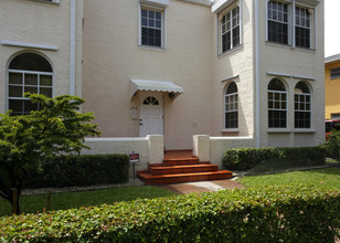 242 Madeira Ave in Miami, FL - Building Photo - Building Photo