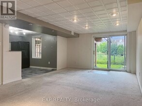 26 Millcliff Cir in Aurora, ON - Building Photo - Building Photo