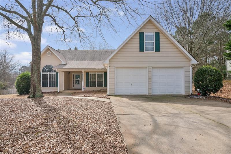 4440 Longmont Dr in Cumming, GA - Foto de edificio