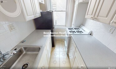 11 Gray St, Unit 12 in Cambridge, MA - Building Photo - Building Photo