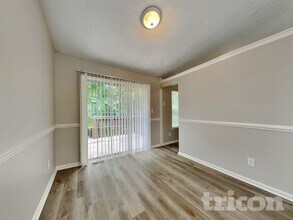 1330 Ling Dr in Austell, GA - Foto de edificio - Building Photo