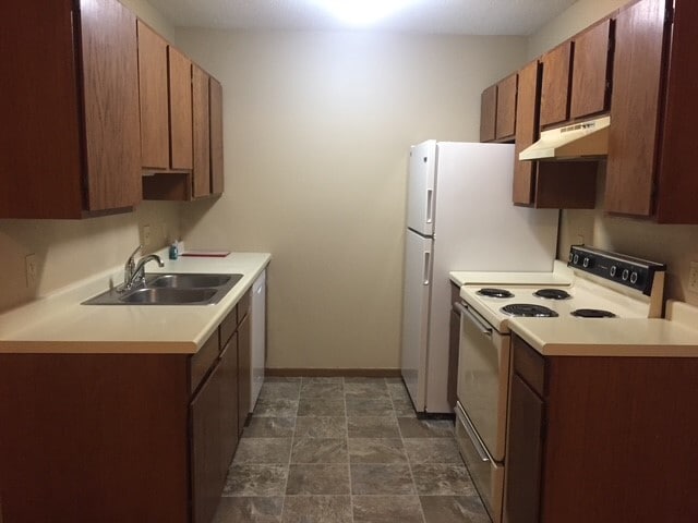 Suncrest Apartments in Avon, MN - Building Photo - Building Photo