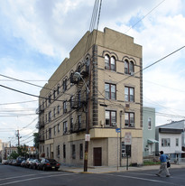335 67th St in West New York, NJ - Building Photo