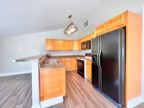 313 S Topsail Dr in Surf City, NC - Building Photo - Building Photo