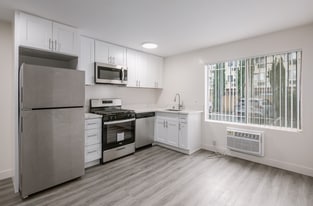 6861 Sepulveda Blvd in Los Angeles, CA - Building Photo