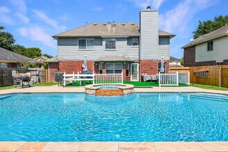 4026 Almond Lake Dr in Houston, TX - Building Photo - Building Photo