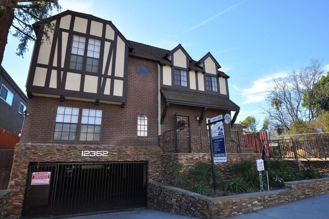 12352 Burbank Blvd, Unit 108