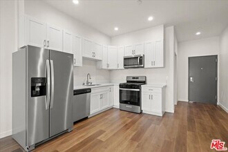 1041 N Cummings St in Los Angeles, CA - Building Photo - Building Photo