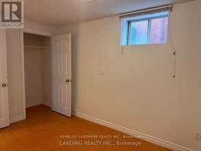 138 Keffer Cir in Newmarket, ON - Building Photo - Building Photo