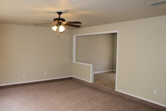 5617 13th St-Unit -B (#8-M) in Lubbock, TX - Foto de edificio - Building Photo