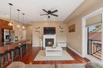 2521 N 76th Ave, Unit 2 NE in Elmwood Park, IL - Foto de edificio - Building Photo