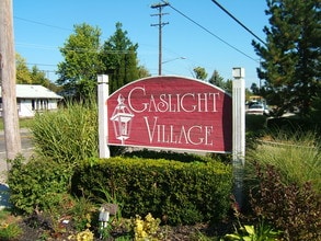 Gaslight Village in Columbus, OH - Foto de edificio - Building Photo