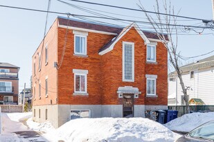 44 Du Pacifique Av in Laval, QC - Building Photo