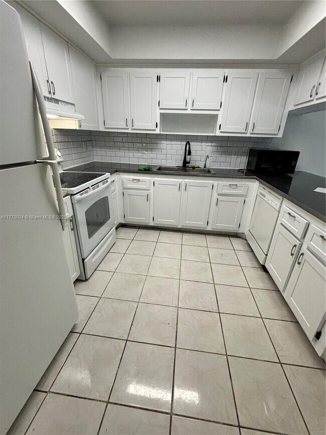6955 W 2nd Ct in Hialeah, FL - Building Photo - Building Photo