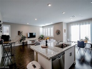 9253 Casa Sierra Ln in Las Vegas, NV - Building Photo - Building Photo