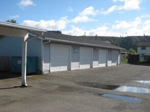 Sumner Condominiums in Sumner, WA - Foto de edificio - Building Photo