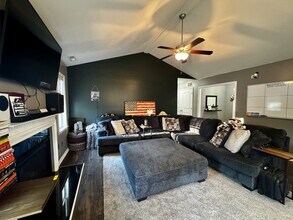 211 Hidden Oaks Dr in Jacksonville, NC - Building Photo - Building Photo