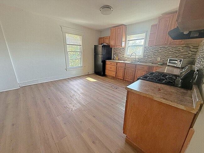 1642 W Colvin St in Syracuse, NY - Building Photo - Building Photo