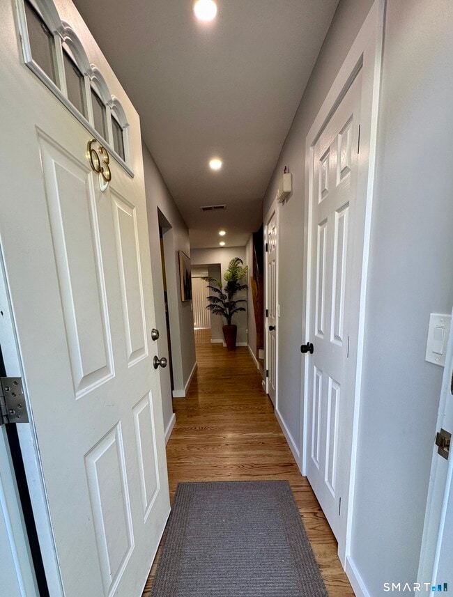 25 Padanaram Rd in Danbury, CT - Building Photo - Building Photo